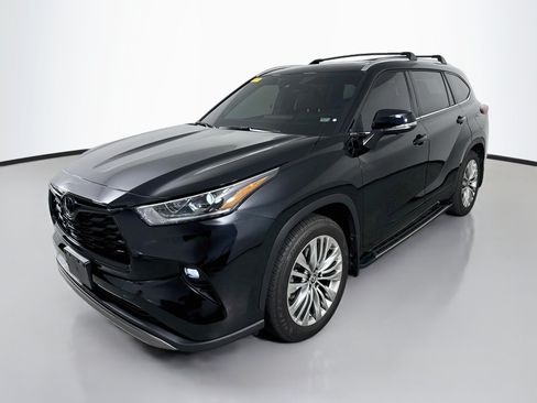 Used 2026 Toyota Highlander Platinum AWD/4WD image 3