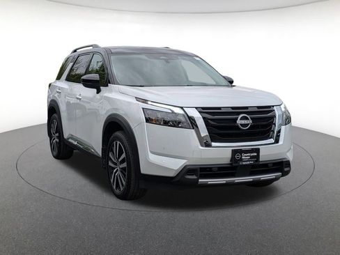 Used 2025 Nissan Pathfinder Platinum AWD/4WD image 3
