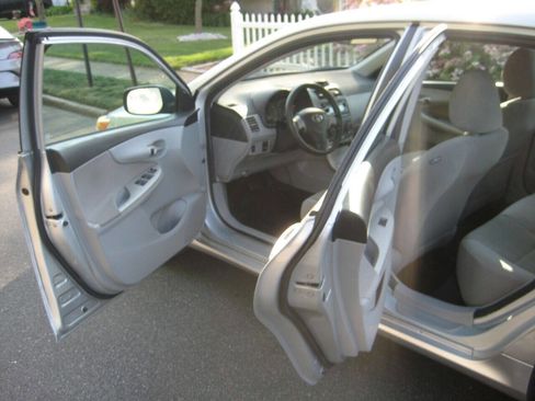 Used 2012 Toyota Corolla LE image 9