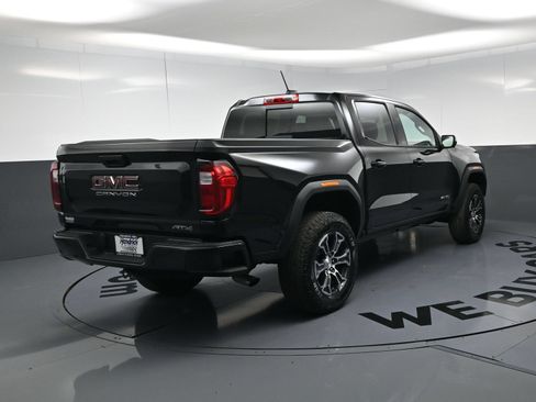 Used 2024 GMC Canyon AT4 w/ AT4 Premium Package AWD/4WD image 9