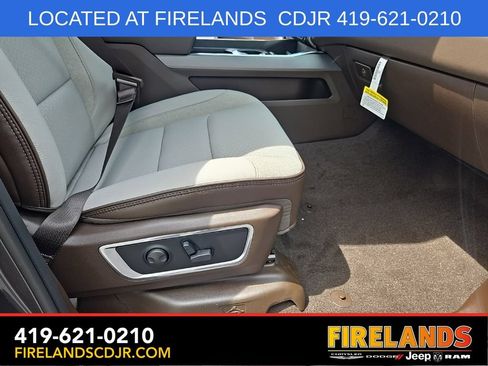 New 2026 RAM 1500 Laramie AWD/4WD image 18