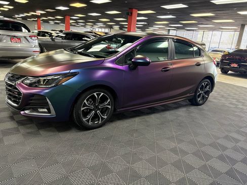 Used 2019 Chevrolet Cruze LT w/ Convenience Package image 5