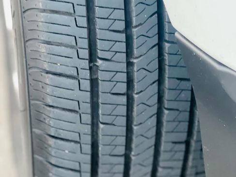 Used 2019 Ford EcoSport SE w/ SE Convenience Package image 18