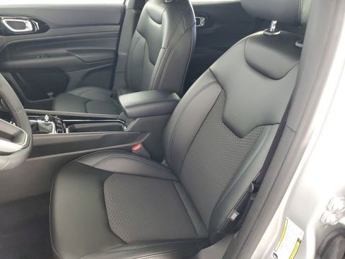 Used 2025 Jeep Compass Latitude w/ Altitude Special Edition image 12