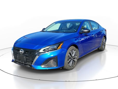 Certified 2025 Nissan Altima 2.5 SV FWD image 3