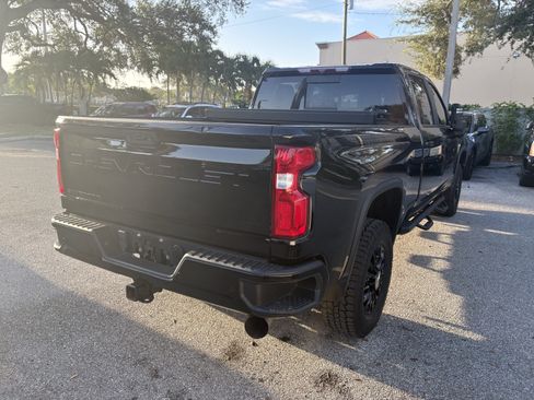 Used 2022 Chevrolet Silverado 2500 LTZ w/ LTZ Plus Package AWD/4WD image 5