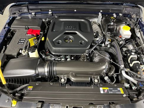 Used 2025 Jeep Wrangler Unlimited Sport AWD/4WD image 9