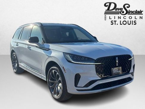 New 2026 Lincoln Aviator AWD image 3