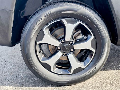 Used 2019 Jeep Renegade Trailhawk image 28