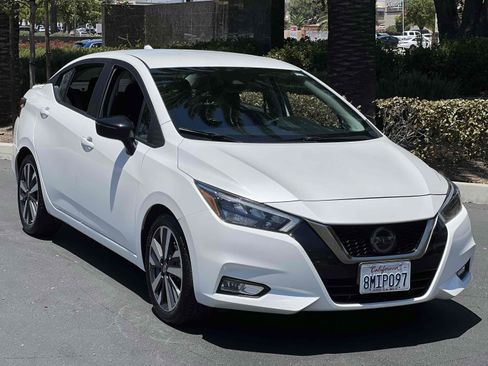 Used 2020 Nissan Versa SR FWD image 38