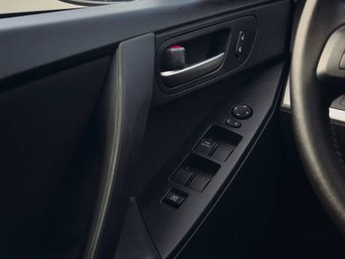 Used 2012 MAZDA MAZDA3 i Touring FWD image 19