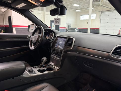 Used 2018 Jeep Grand Cherokee Limited image 31