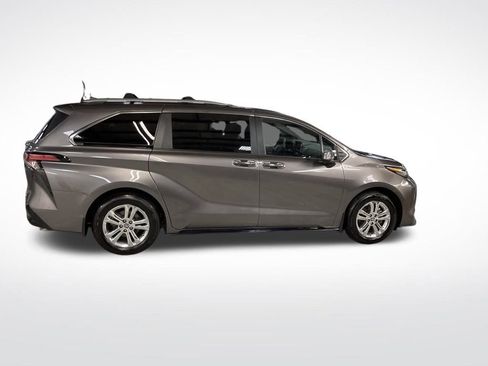 Certified 2024 Toyota Sienna Platinum image 6