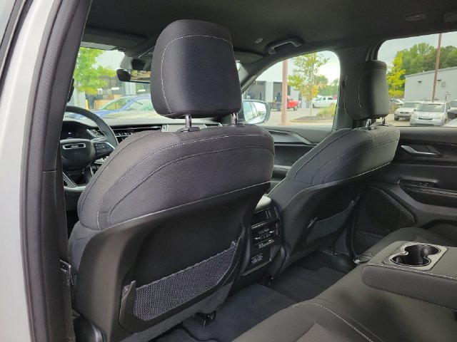 Certified 2025 Jeep Grand Cherokee Laredo AWD/4WD image 14