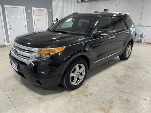 Used 2014 Ford Explorer XLT w/ Equipment Group 202A AWD/4WD image 3