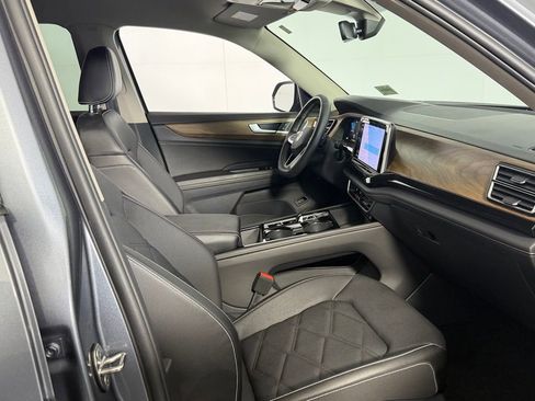 Used 2025 Volkswagen Atlas SE FWD image 30