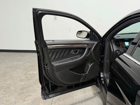 Used 2018 Ford Taurus Limited image 13