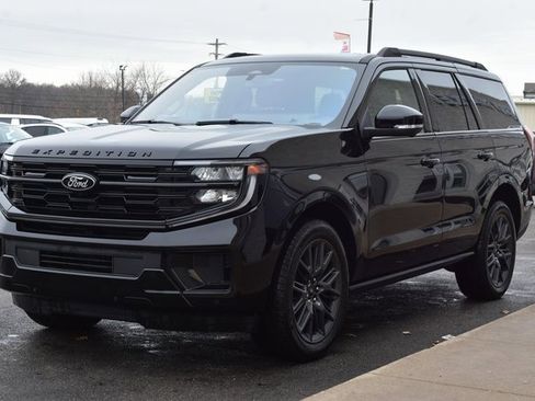 Used 2025 Ford Expedition Platinum w/ Stealth Performance Package image 12