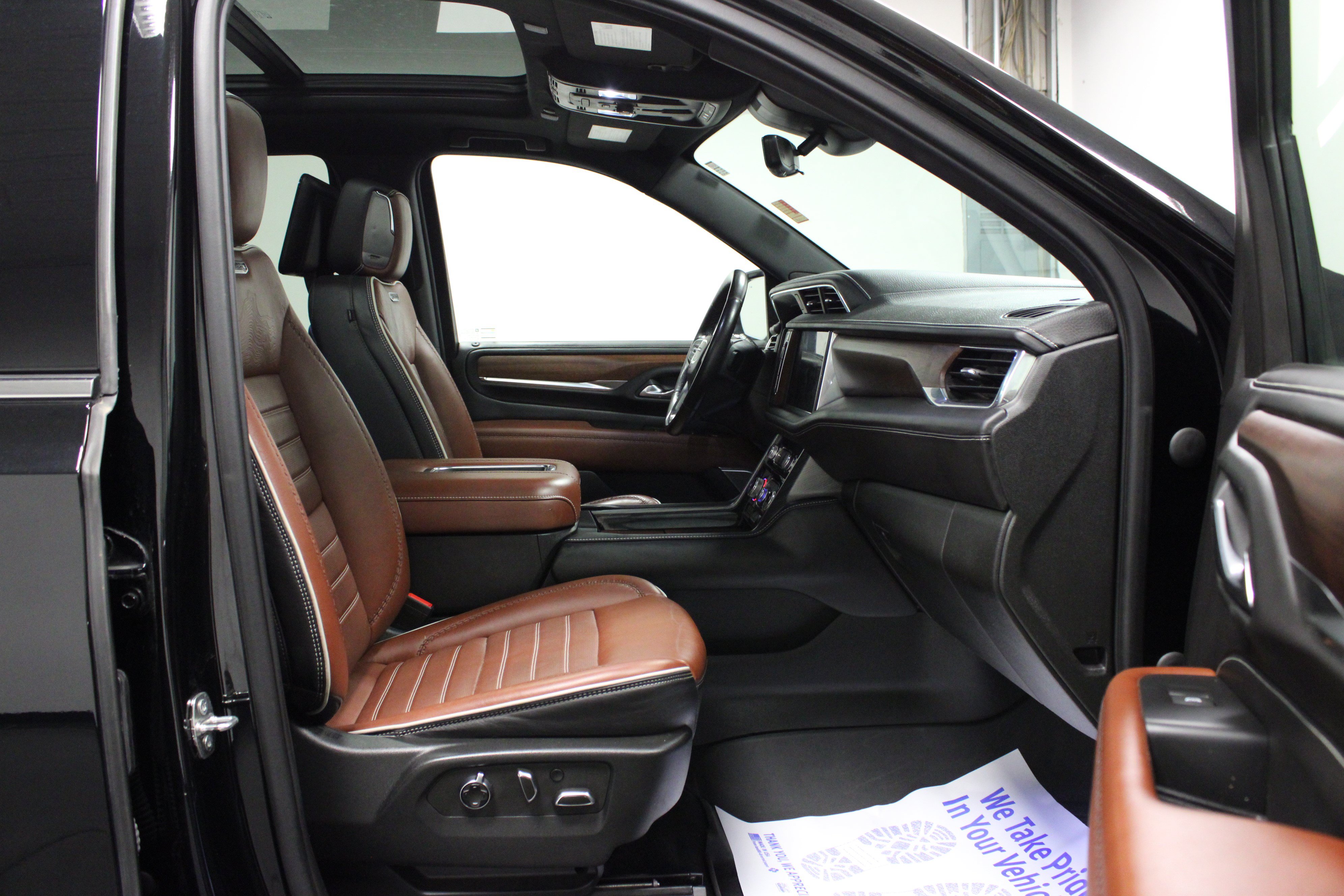Used 2023 GMC Yukon Denali Ultimate AWD/4WD image 17
