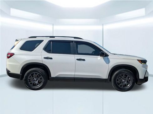 Used 2023 Honda Pilot TrailSport image 7