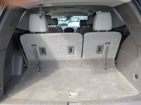 Used 2021 Chevrolet Traverse LT image 12