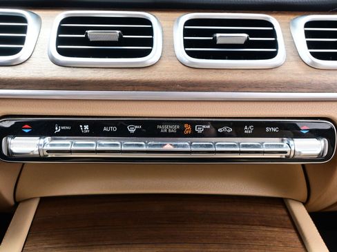 Used 2025 Mercedes-Benz GLS 450 4MATIC image 22