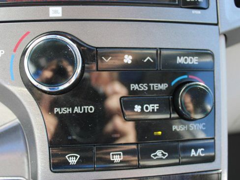 Used 2013 Toyota Venza Limited image 30