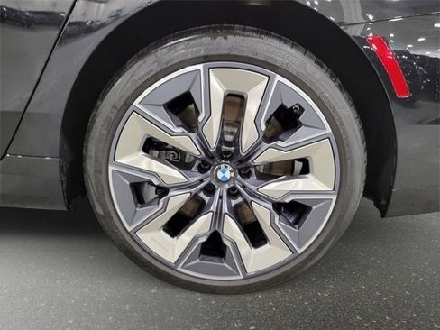 Certified 2023 BMW 760i xDrive w/ Parking Assistance Package image 29