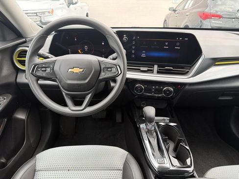 Used 2024 Chevrolet Trax LT FWD image 20