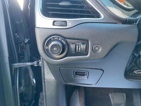 Used 2019 Jeep Cherokee Limited image 14