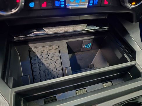 Used 2024 Ford F250 Lariat w/ Black Appearance Package AWD/4WD image 31