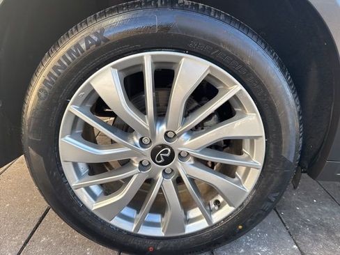 Certified 2023 INFINITI QX50 Luxe image 10