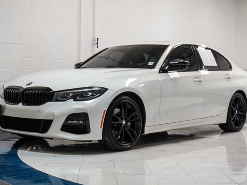 Used 2022 BMW 330i Sedan w/ M Sport Package RWD image 4