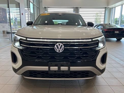 Used 2024 Volkswagen Atlas Peak Edition SE AWD/4WD image 2