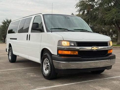 Used 2019 Chevrolet Express 3500 LT w/ LT Preferred Equipment Group image 8