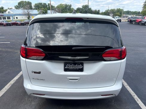 Used 2024 Chrysler Voyager LX FWD image 4