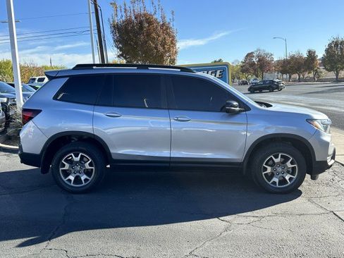 Used 2023 Honda Passport TrailSport image 2