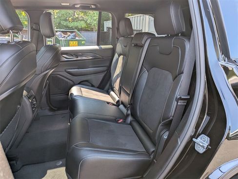 Certified 2023 Jeep Grand Cherokee Altitude image 22