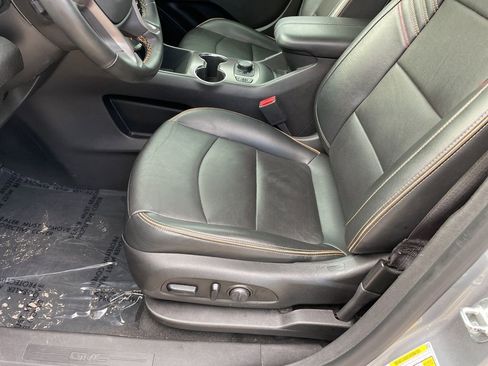 Used 2023 GMC Terrain AT4 image 8