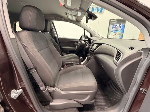 Used 2022 Chevrolet Trax LS w/ Tint and Cruise Package AWD/4WD image 13