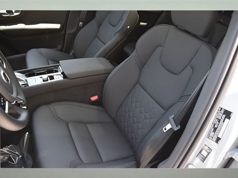 New 2026 Volvo XC90 B6 Plus w/ Protection Package Premier image 12