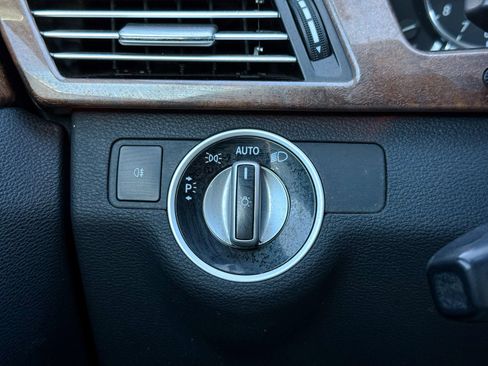 Used 2012 Mercedes-Benz E 350 4MATIC Sedan image 31