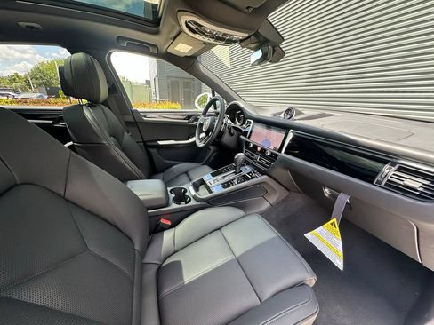 Used 2026 Porsche Macan AWD/4WD image 37