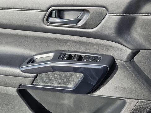 Used 2025 Nissan Pathfinder SV image 22