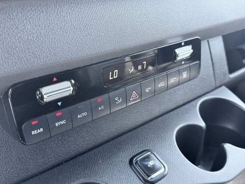 Used 2024 Mercedes-Benz Sprinter 2500 image 46
