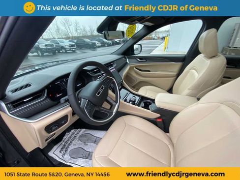 Used 2025 Jeep Grand Cherokee L Limited AWD/4WD image 12