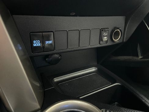 Used 2013 Toyota RAV4 XLE FWD image 39