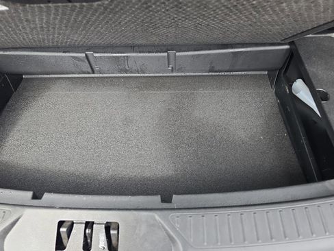 Used 2024 Ford Explorer XLT image 11