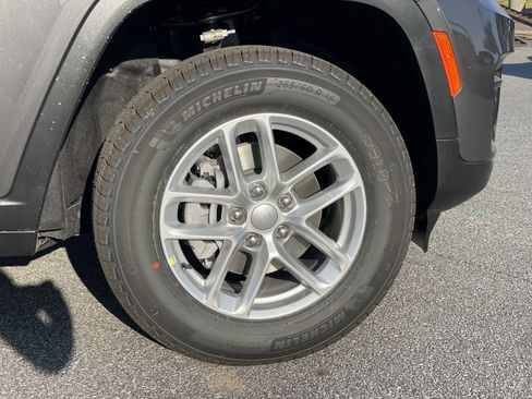 Used 2025 Jeep Grand Cherokee Laredo X image 12