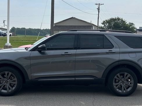 Used 2023 Ford Explorer XLT w/ Equipment Group 202A AWD/4WD image 4